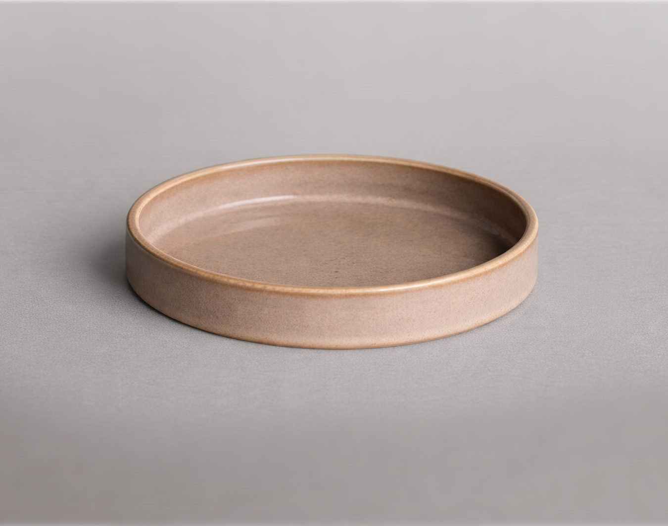 Petite assiette à bord droit — Émail sable rosé