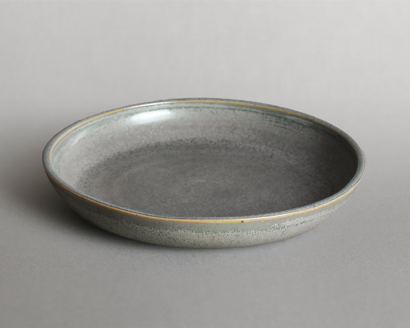 Assiette creuse — Émail lichen gris