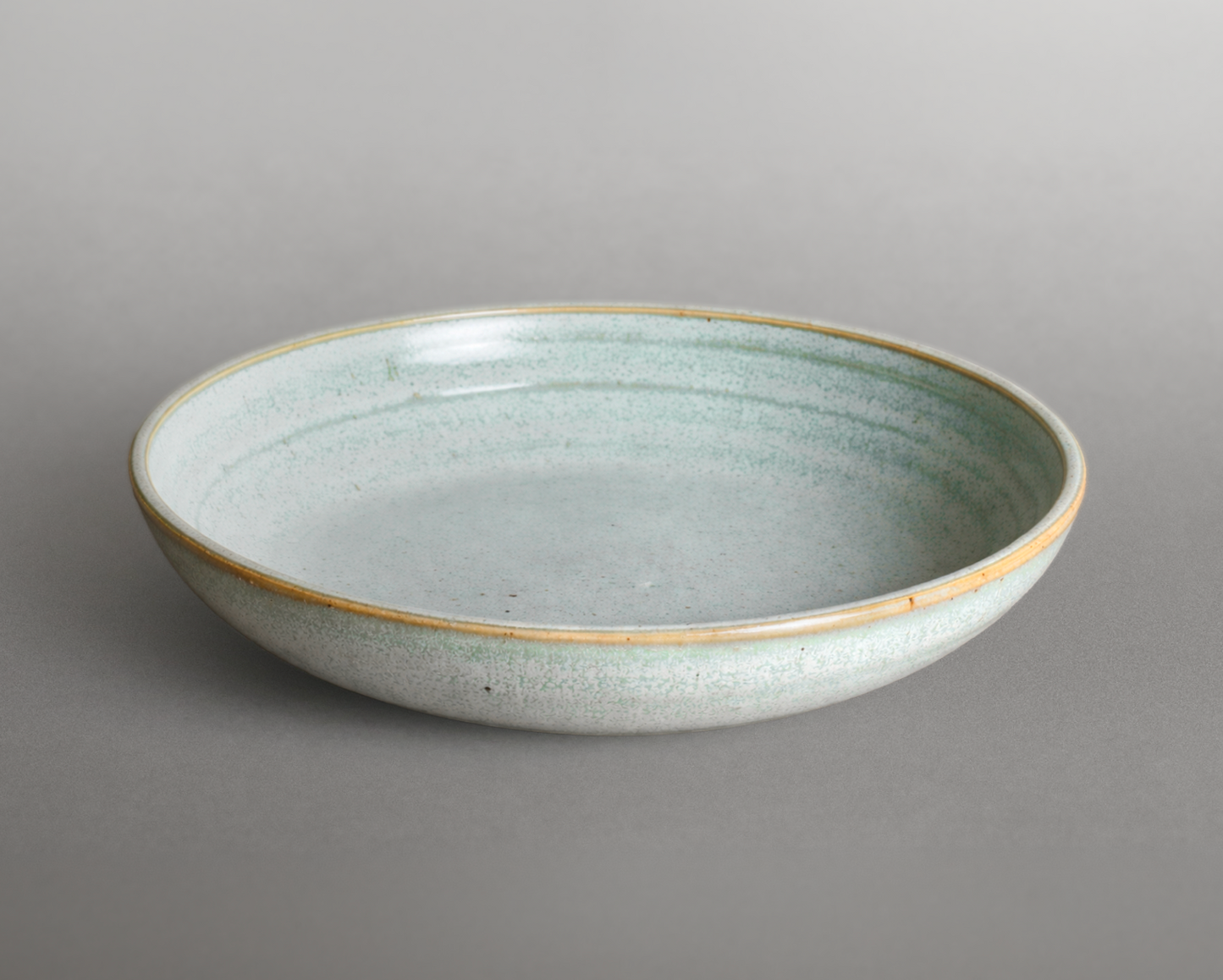 Assiette creuse — Émail lichen clair