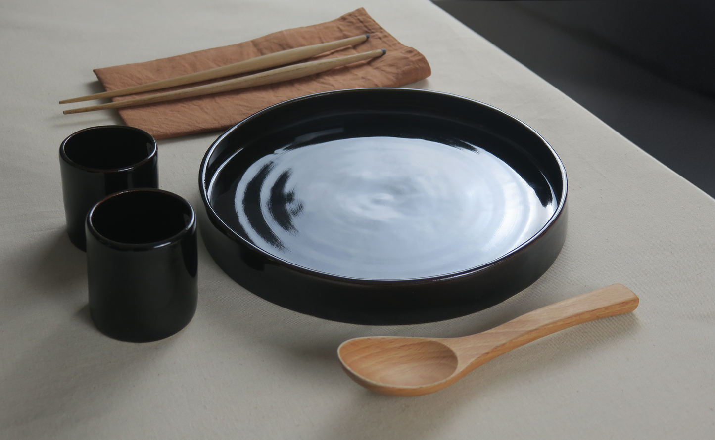 Assiette principale - Collection Ambre Noir